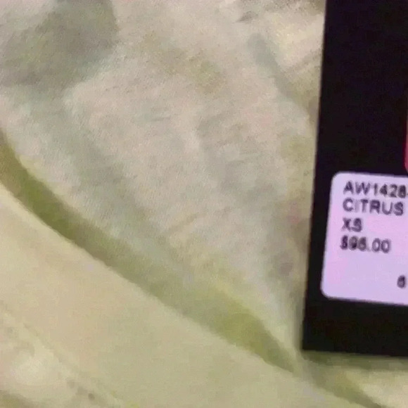 ATM Anthony Thomas women’s  Shirt new NWT v neck citrus xsmall - Picture 4 of 6